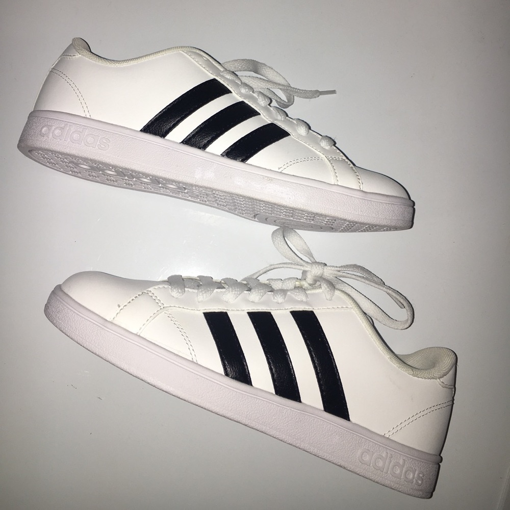 NWOT Adidas Neo black striped shoes size 6