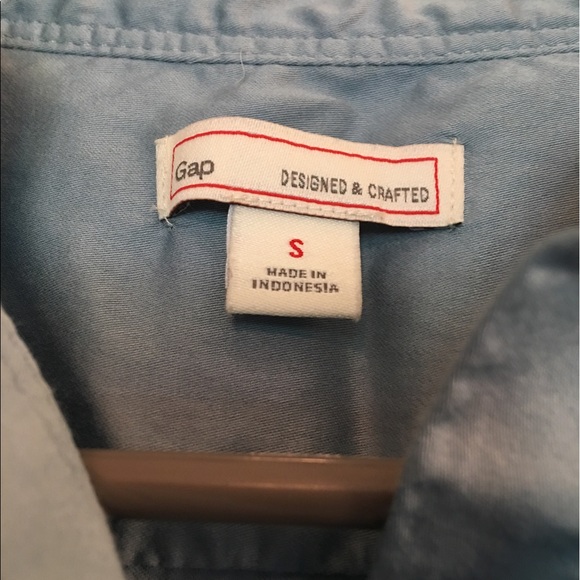 GAP Short Sleeve Quarter Button Down - Picture 2 of 3