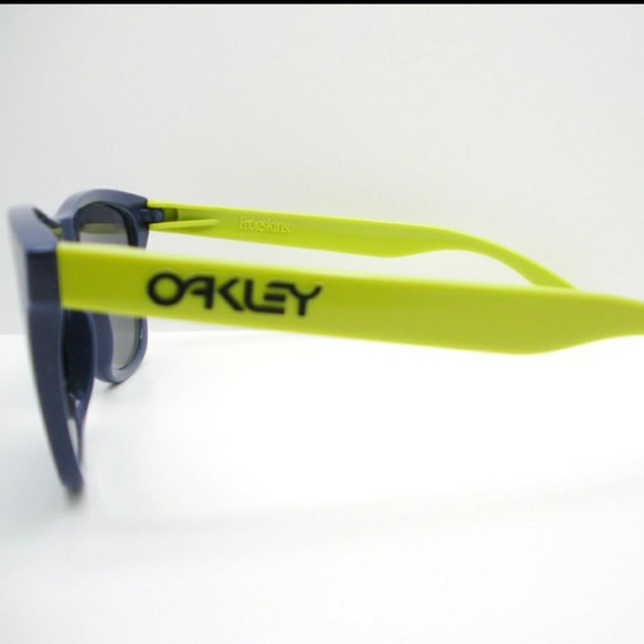 Oakley Frogskins: Limited Edition (Aquatique) - Picture 3 of 3
