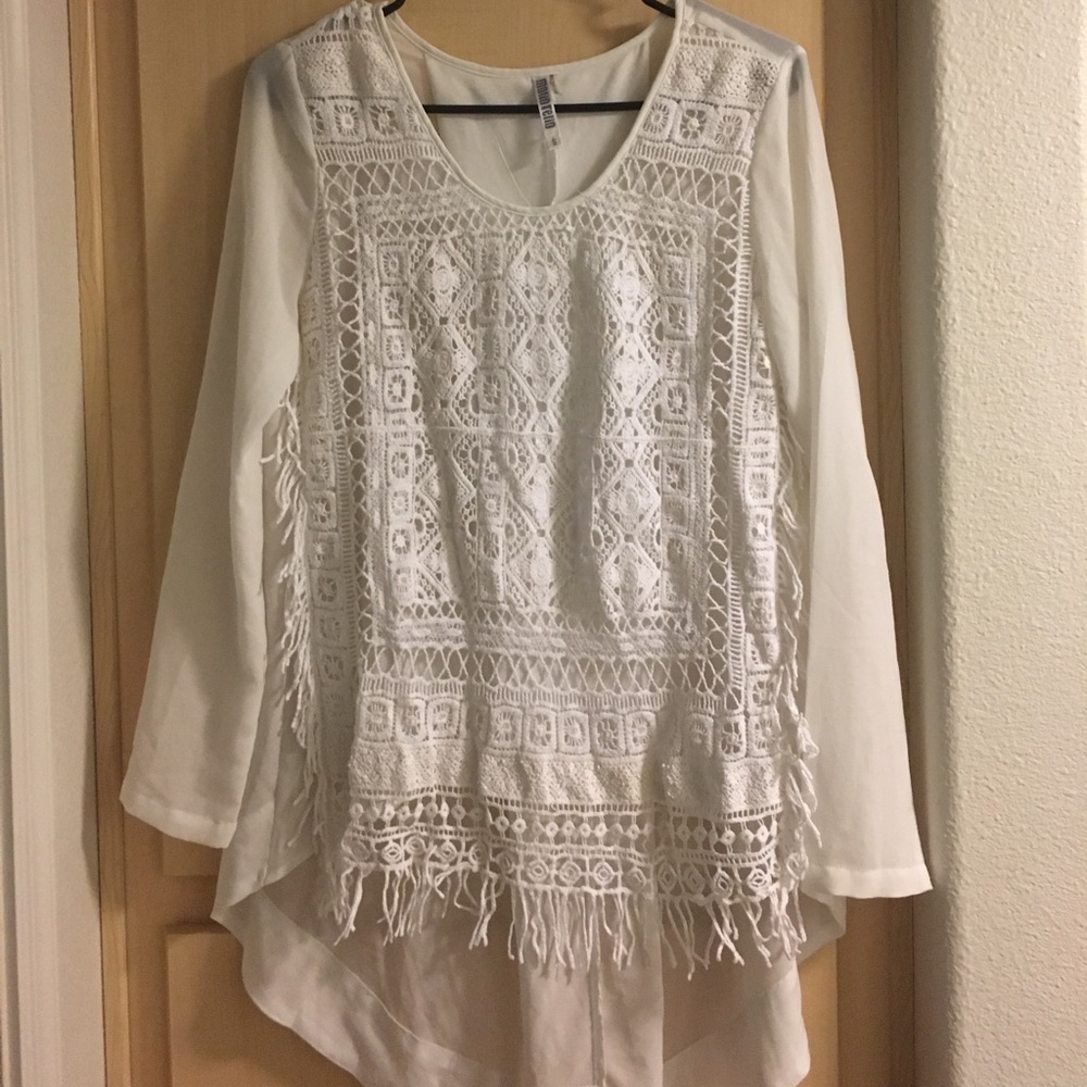 Very cute white top!