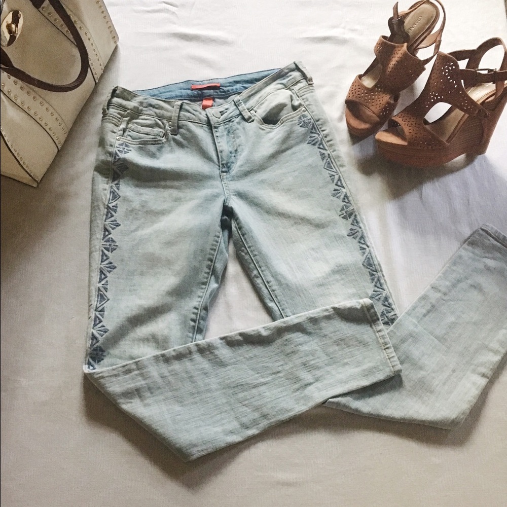 Light-wash Skinny Dillard's Embroidered Jeans