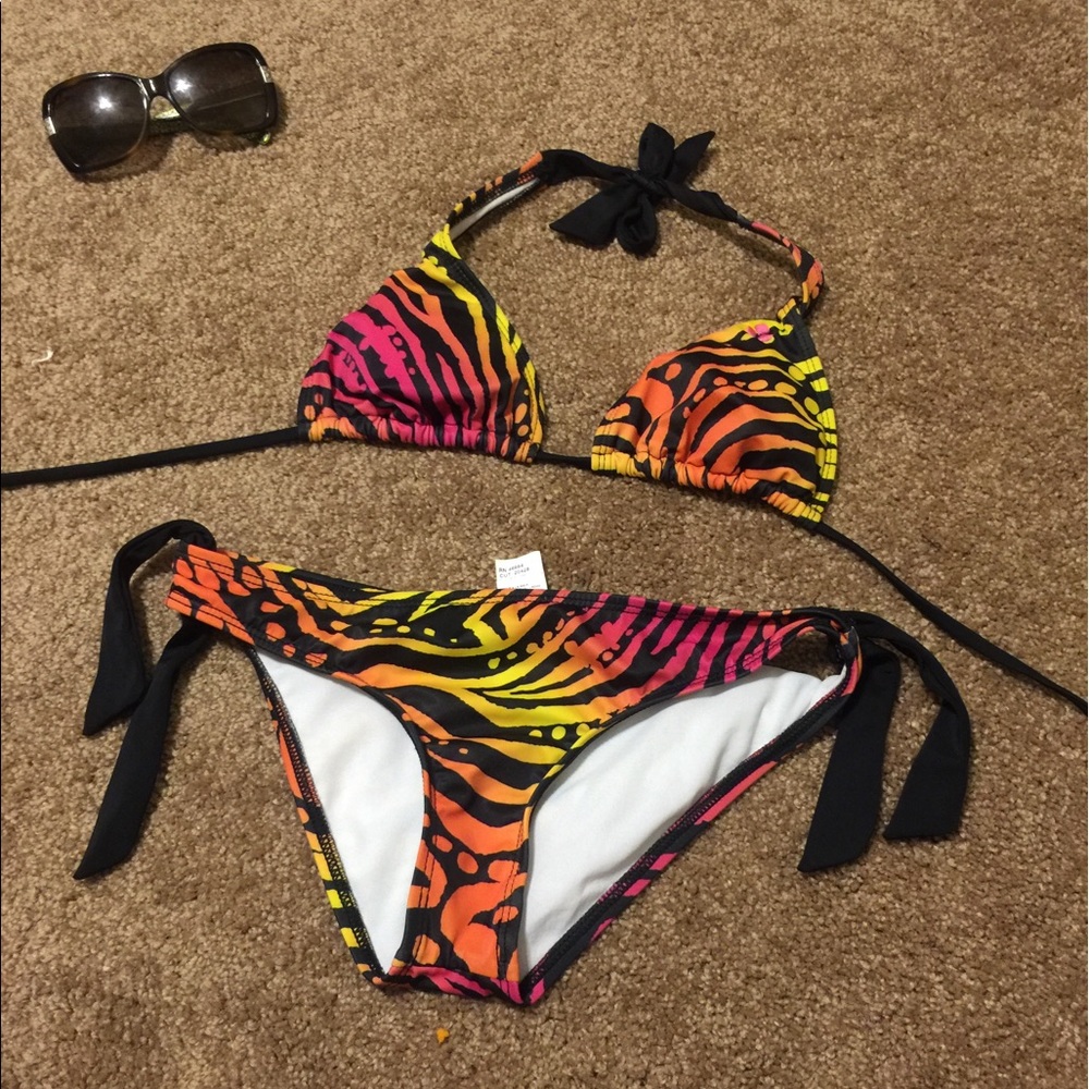 BNWOT REEF SWIMSUIT