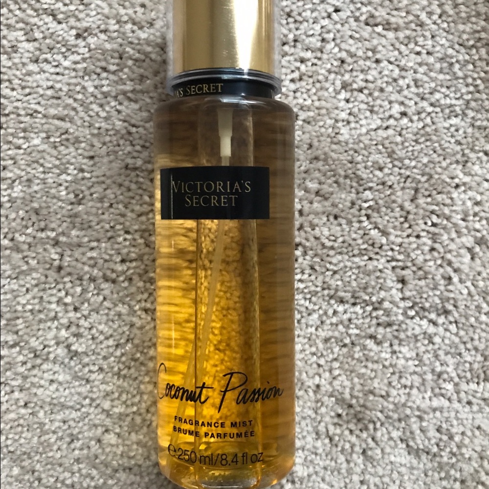 Victoria Secret coconut passion body mist