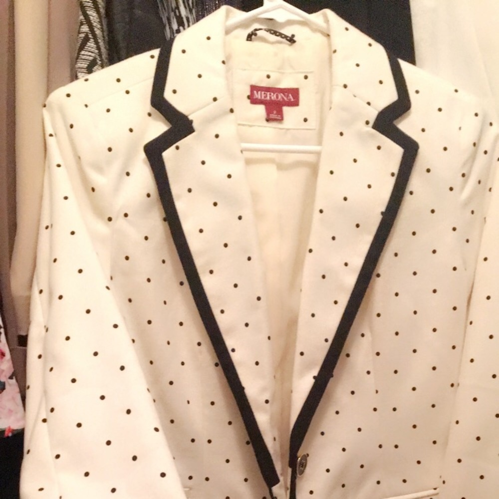 White and black dots blazer