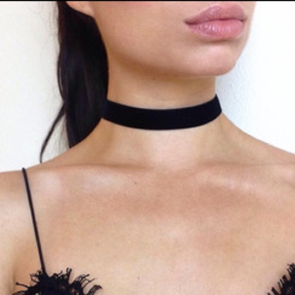 Vintage 90's Black velvet chocker