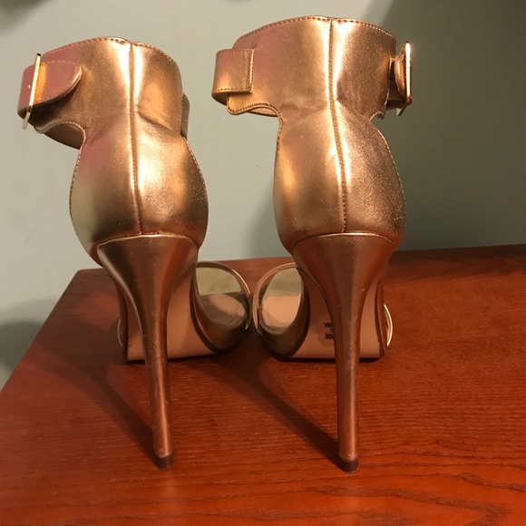 Gold heels - Picture 4 of 4