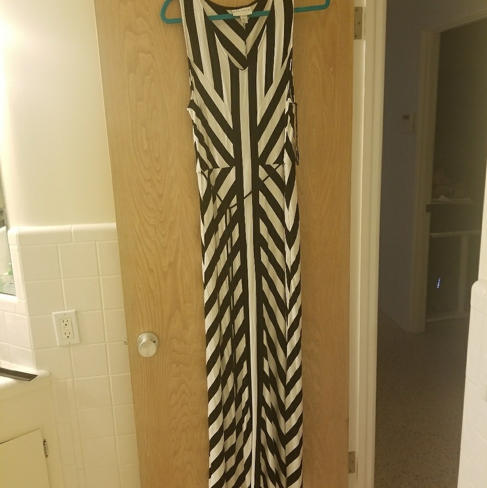 NWT Ava and Viv  maxi dress