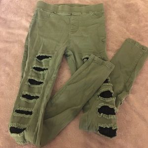Ripped legging with lace
