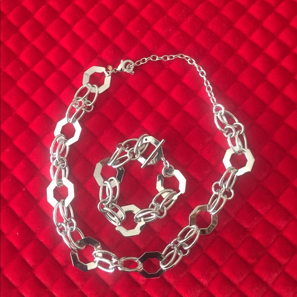 Stainless necklace & bracelet set.