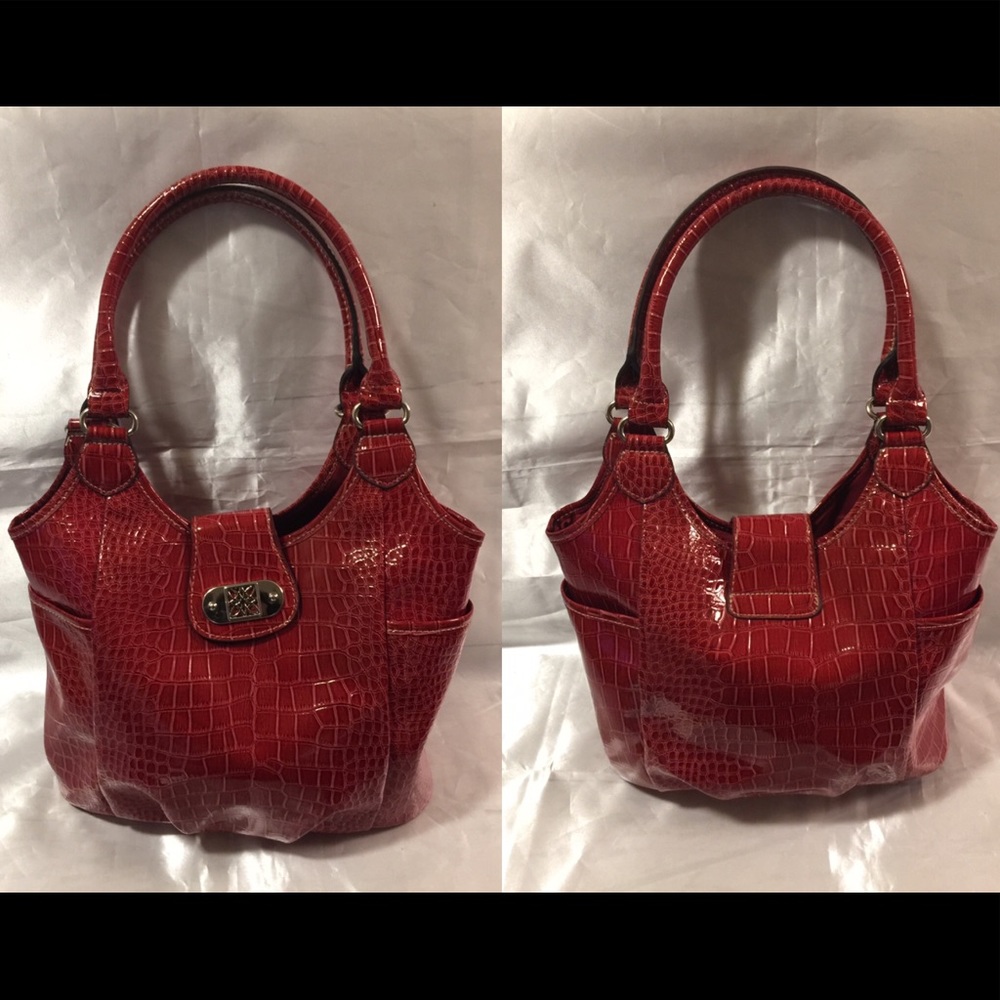 ⬇️ Bright Red Crocodile pattern tote handbag