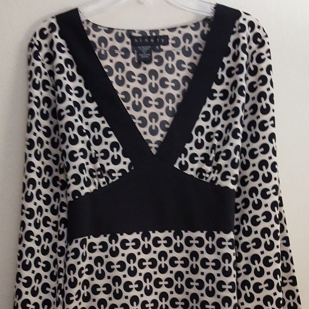 Long sleeve, V neck