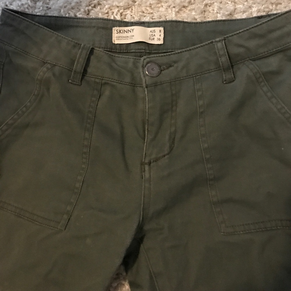 GREEN CAPRI PANTS WITH ZIPPER @ EACH LEG