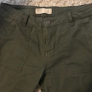 GREEN CAPRI PANTS WITH ZIPPER @ EACH LEG