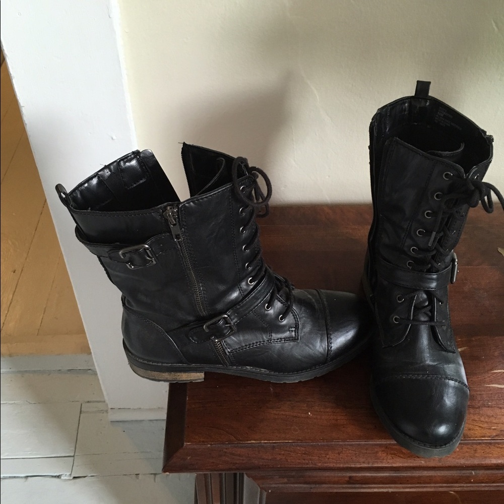 Combat boots