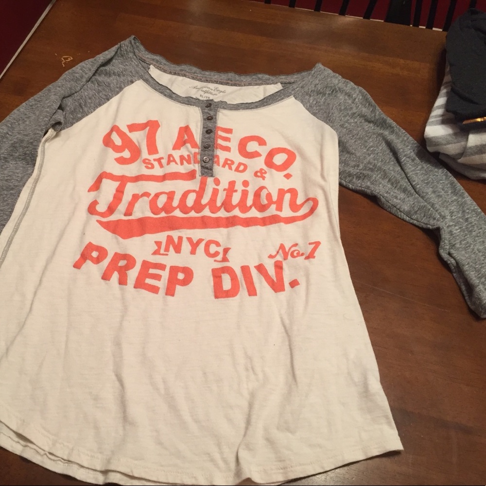 3/4 length American Eagle t-shirt
