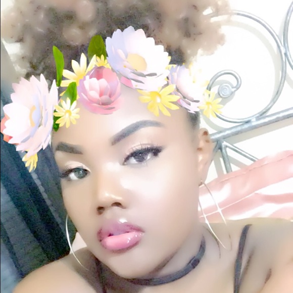 Meet your Posher, Kayla - Picture 1 of 1