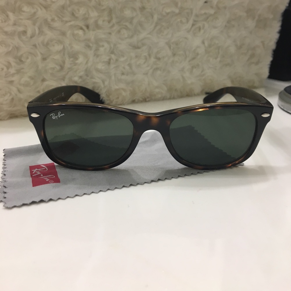 Ray ban sunglasses (practically new)