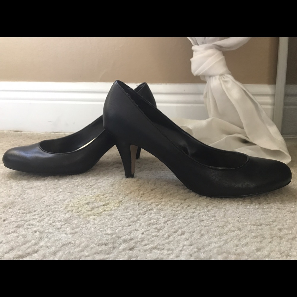 Steve Madden Black Pump
