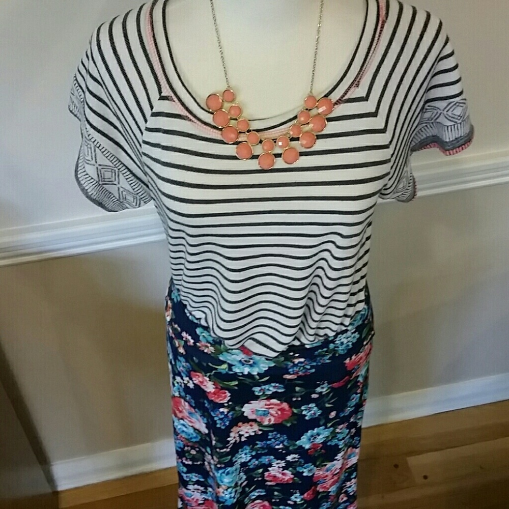 Navy floral maxi skirt - Picture 3 of 4