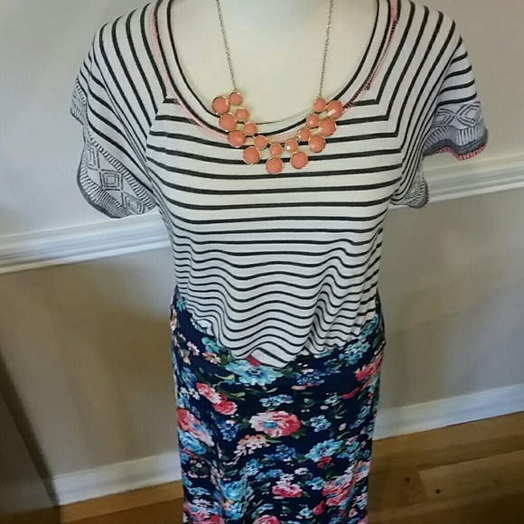 Navy floral maxi skirt - Picture 3 of 4