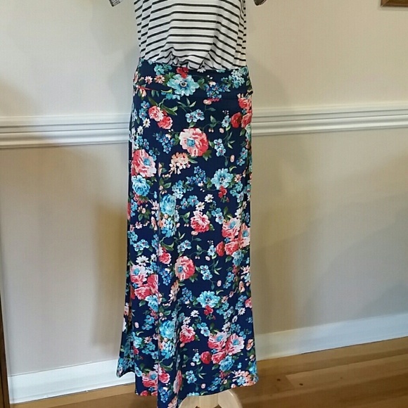 Navy floral maxi skirt - Picture 4 of 4