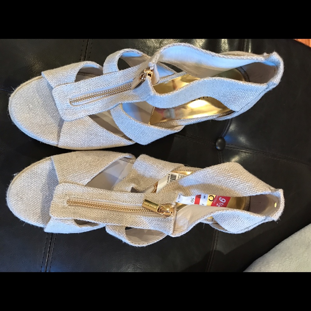 Michael Kors Linen color wedge new no box