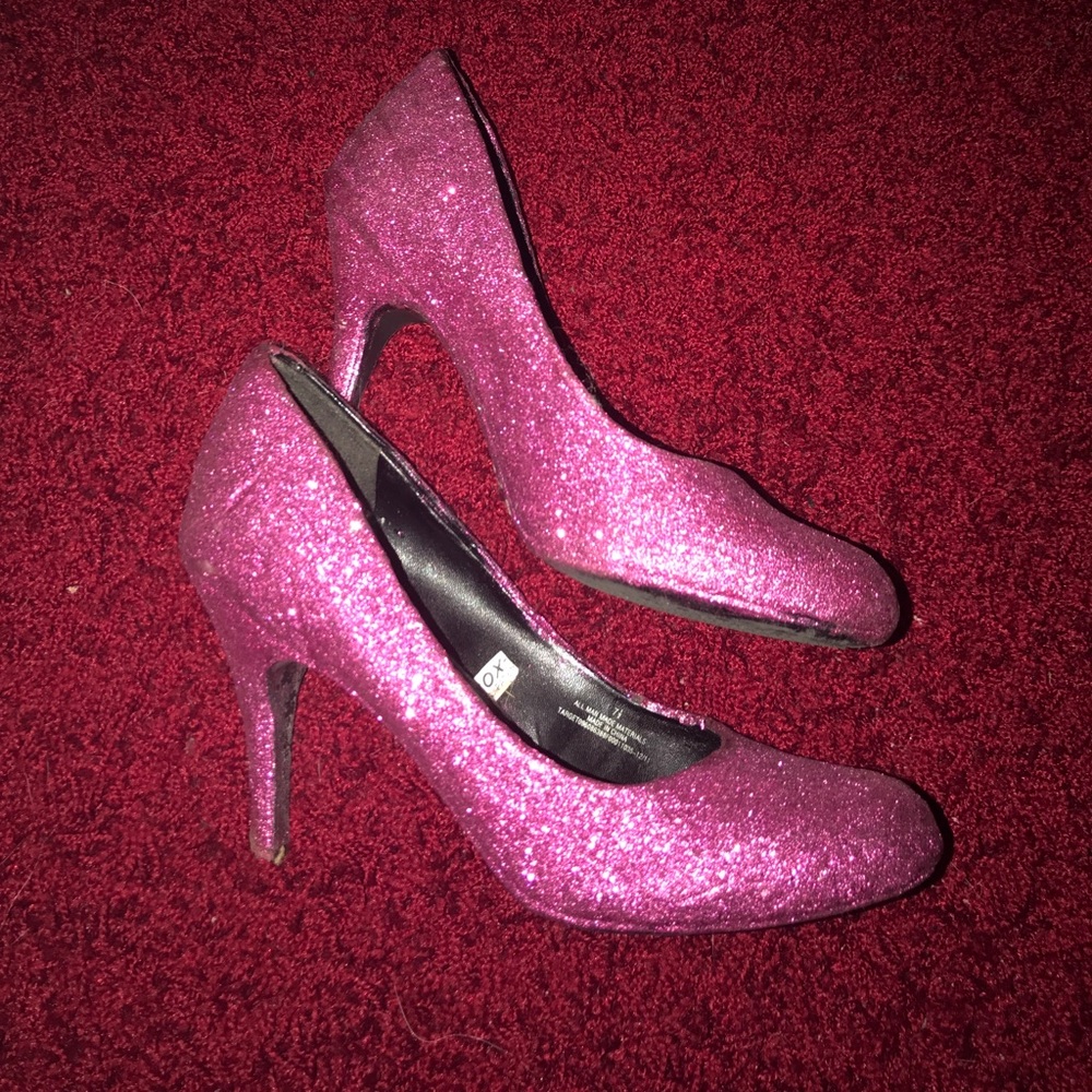 New beautiful pink sparkle heels!