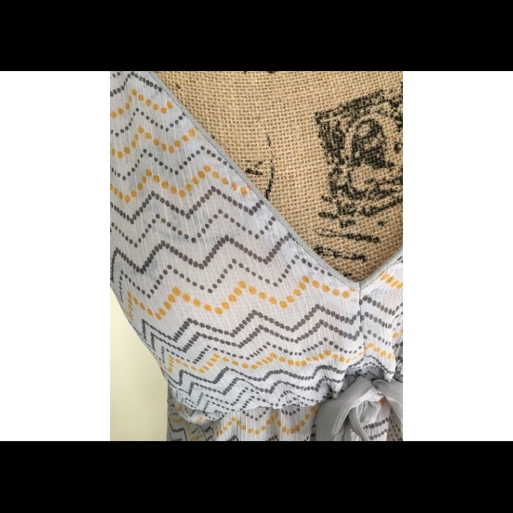 Guess Top - Picture 2 of 3