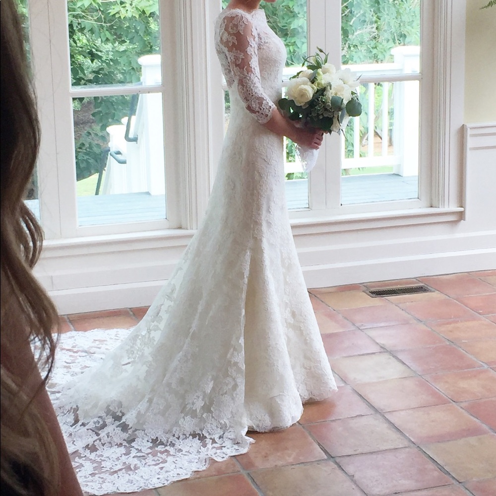 Wedding dress - Picture 2 of 3