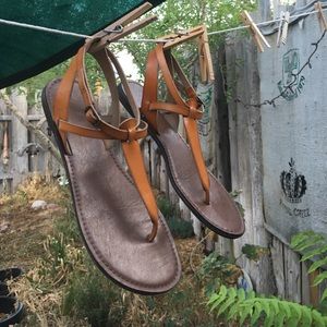 Bass Thong Leather Sandals