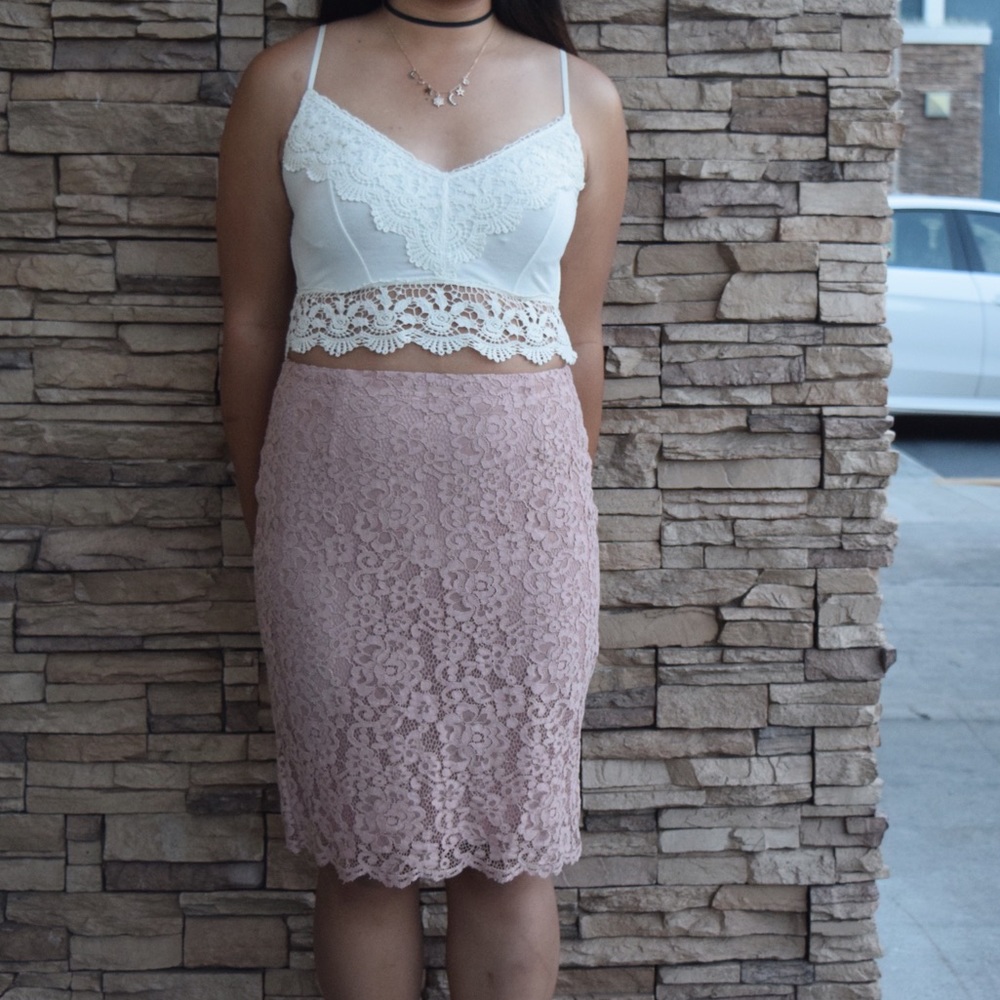 White lace cropped tank