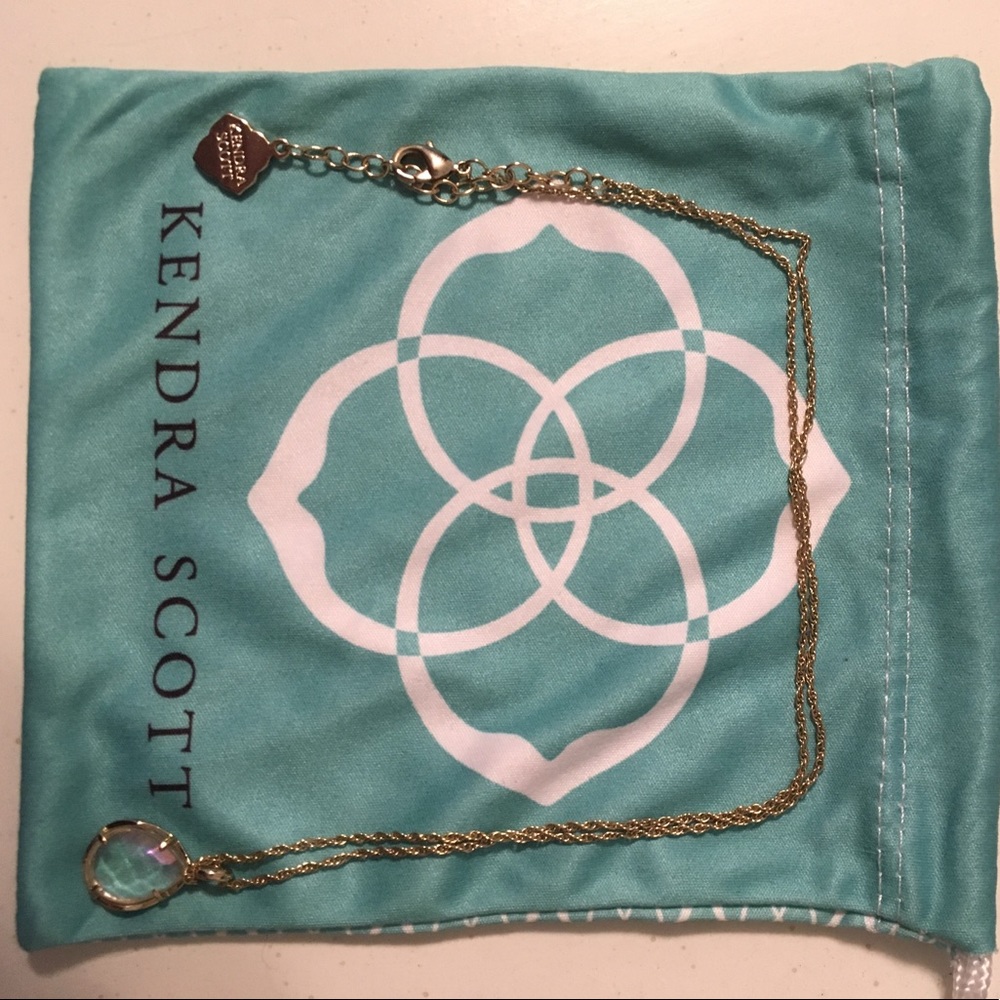 Kendra Scott necklace