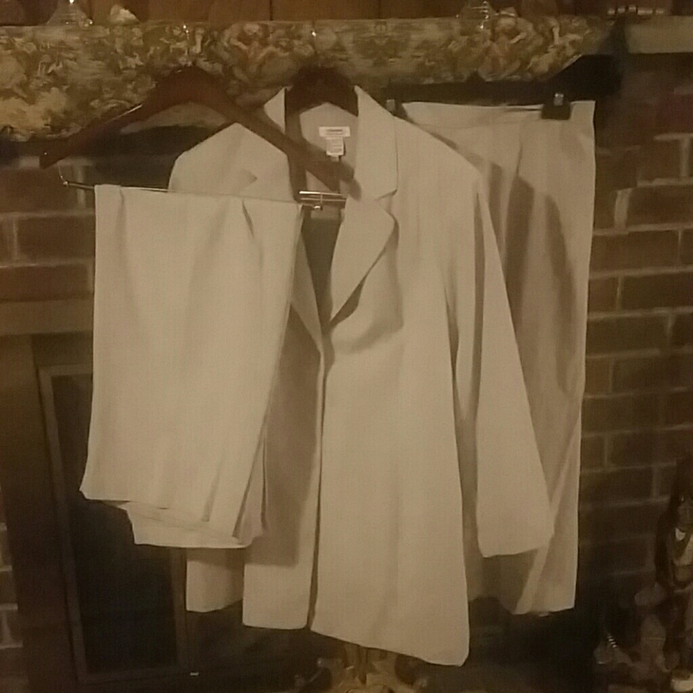 Suit - Picture 2 of 4