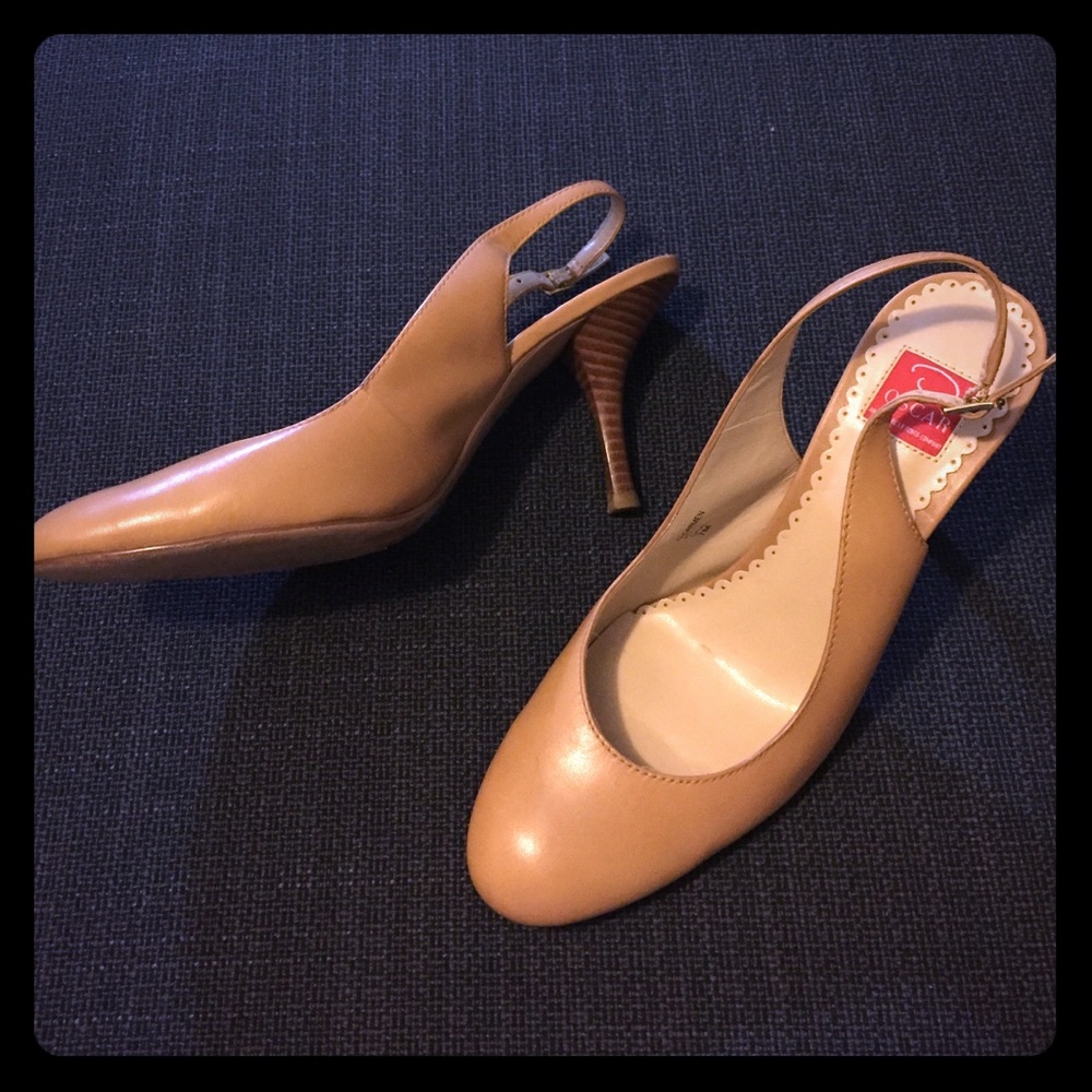 OSCAR DE LA RENTA sling back heels. Size 7, camel.