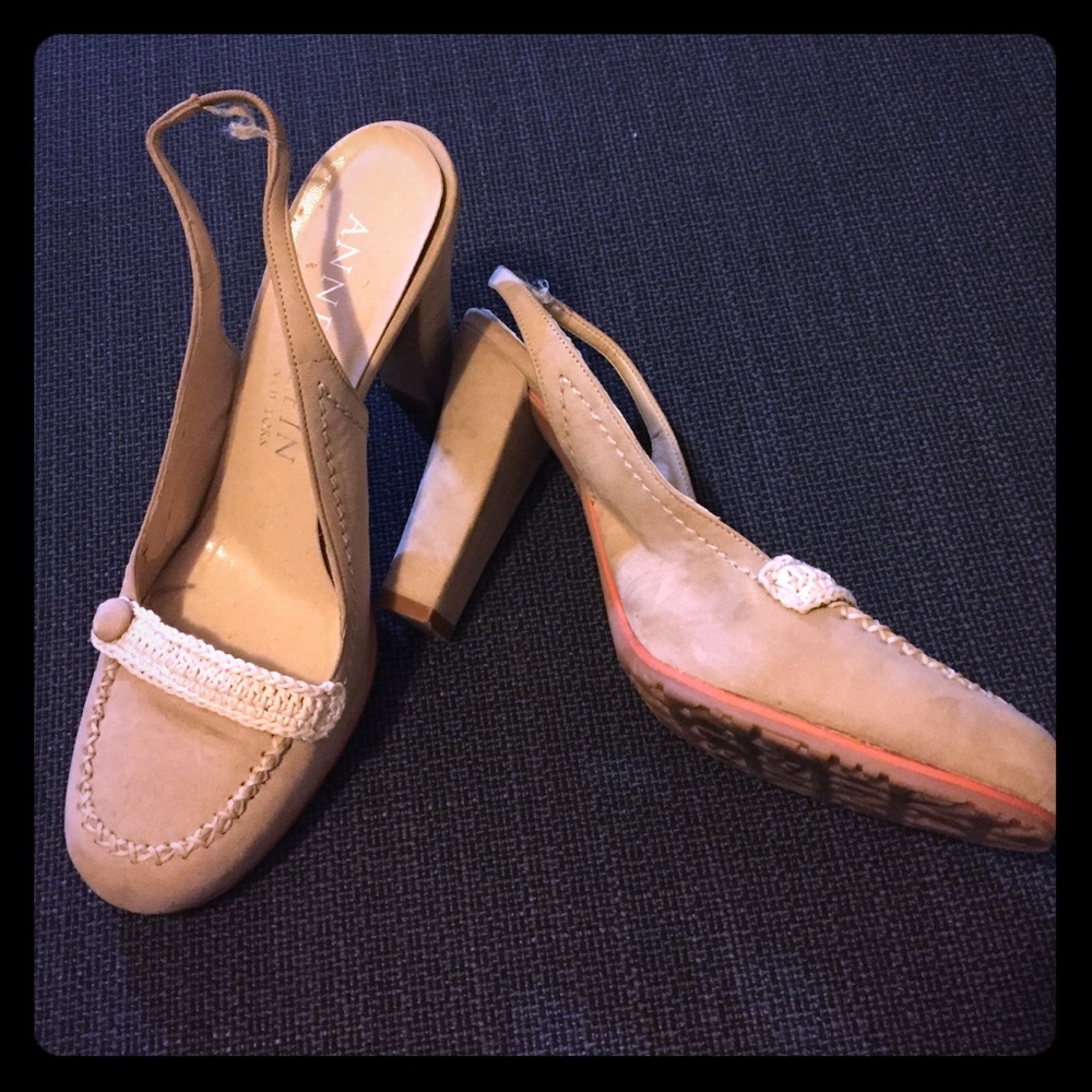 Anne Klein beige color heels in size 6.5-7.