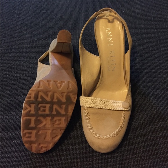 Anne Klein beige color heels in size 6.5-7. - Picture 2 of 3