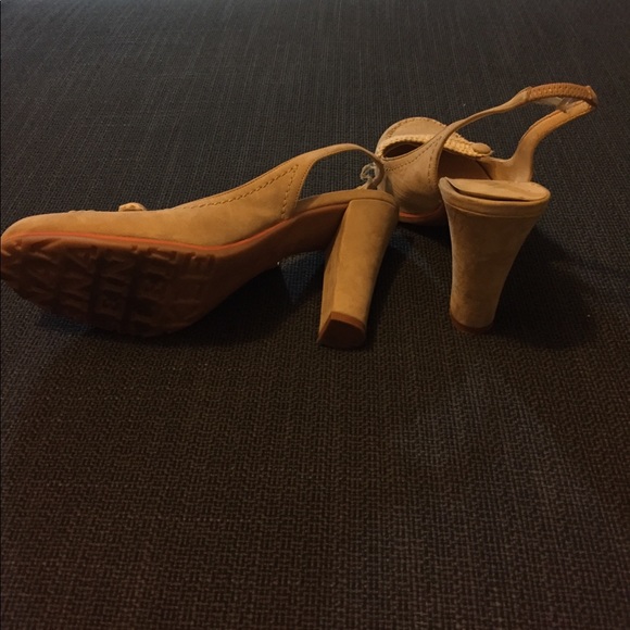 Anne Klein beige color heels in size 6.5-7. - Picture 3 of 3