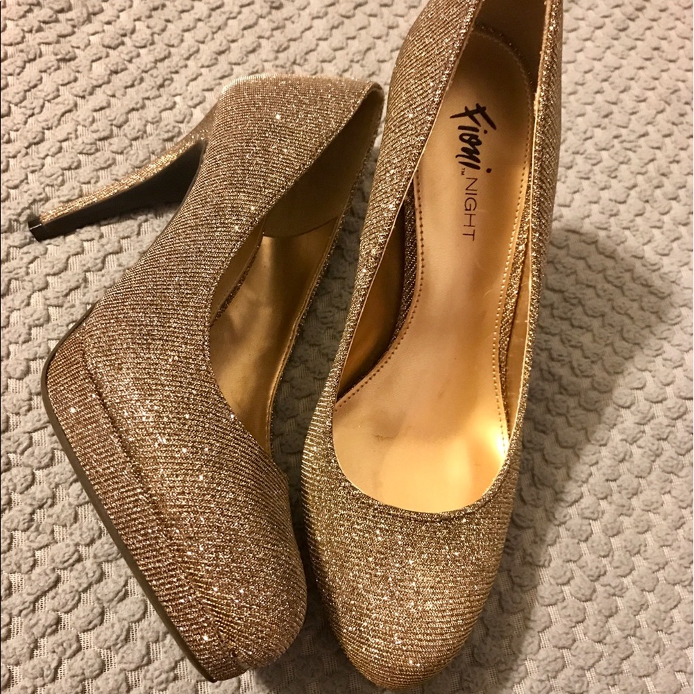 Gorgeous Silver And Gold Heels!
