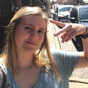 Meet your Posher, Emily