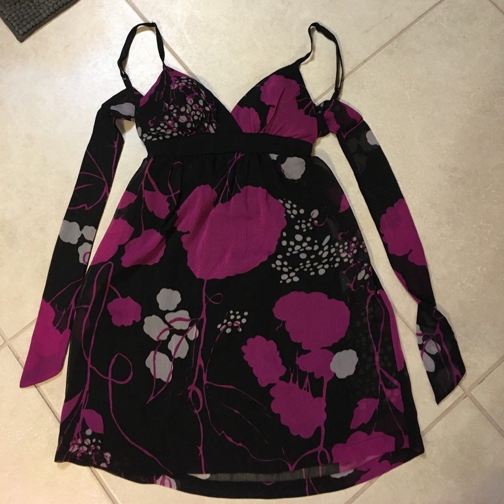 Cute Guess little black dress with flower detail