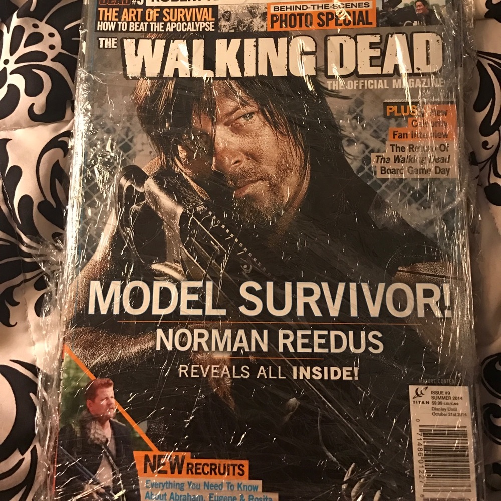 5 The Walking Dead magazines