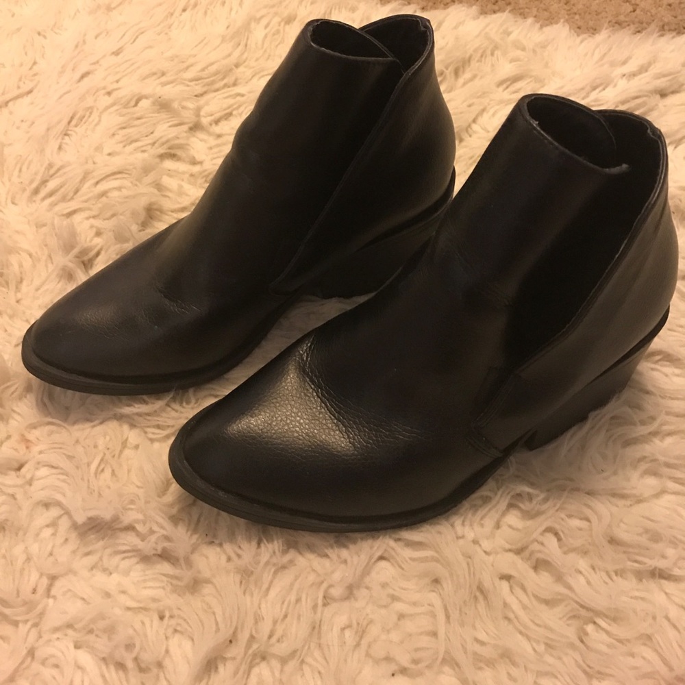Black simple booties size 7 barely worn
