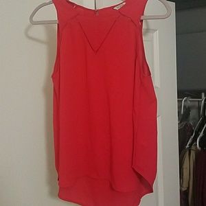 Sleeveless flowy blouse