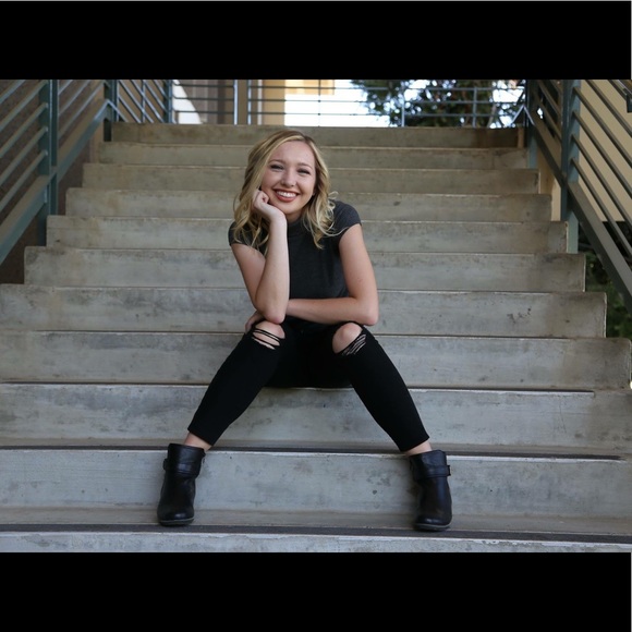 Meet your Posher, Lauren - Picture 1 of 1