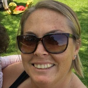 Meet your Posher, Hollie