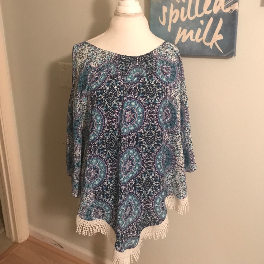 💙💜NWOT! Boho cold shoulder top.