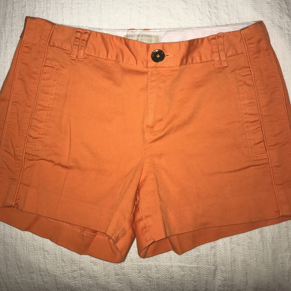 Banana Republic martin fit shorts with gold button