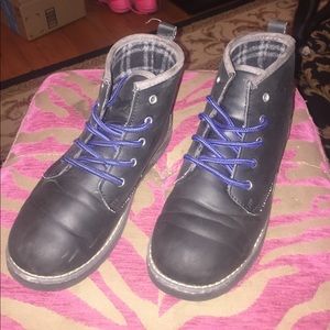 Boys Sz 5 hipster dress winter boots 💙🖤