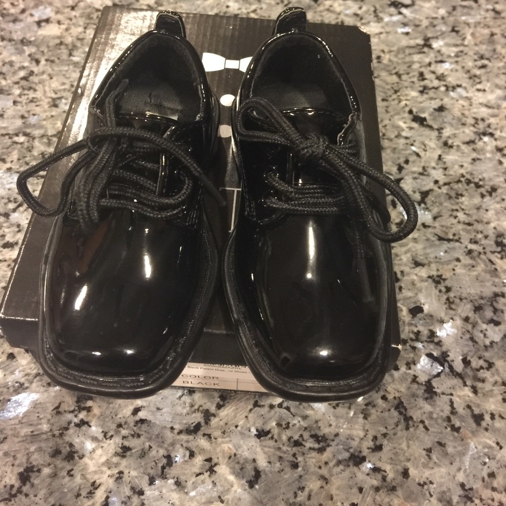 New kids black dress shoes size 5 (12-18 mo)