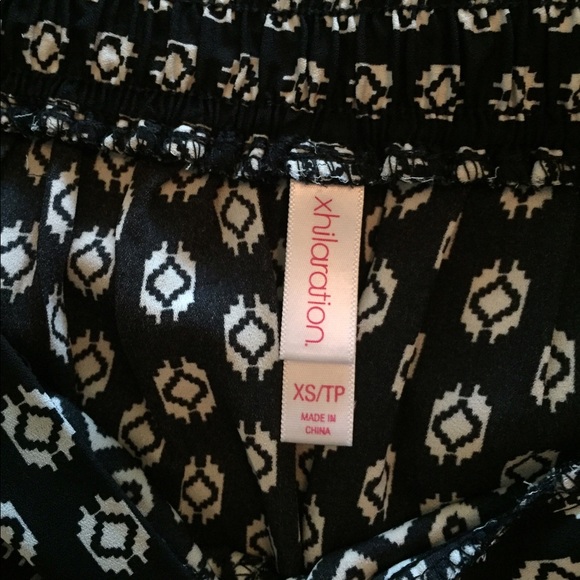 Patterned Flowy Shorts - Picture 3 of 3